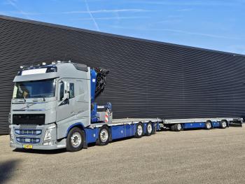 Volvo FH 500 8x2 / HMF 70 tm CRANE + JUMBO TRAILER